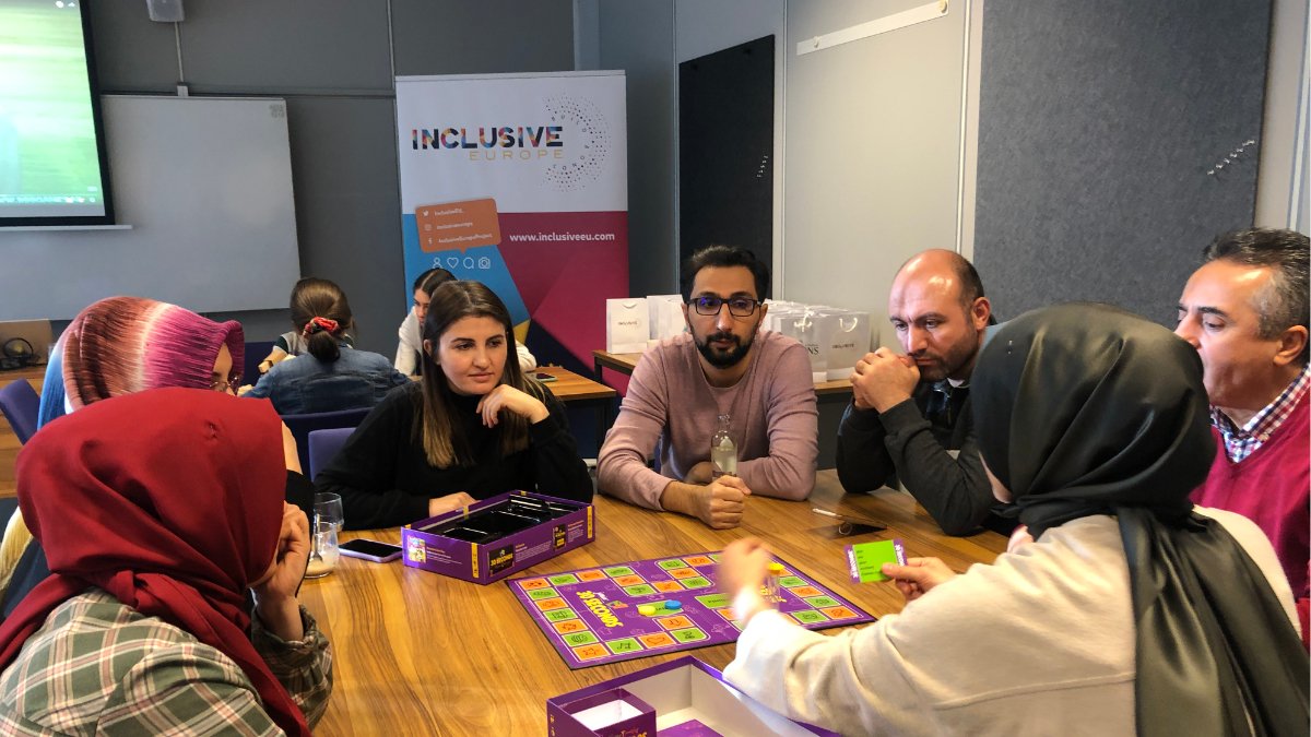 PlatformINS's tweet image. Vandaag hebben we bij ons evenement vanuit Platform INS  samen met de nieuwkomers de Nederlandse taal geoefend met in Nederland geboren mensen.