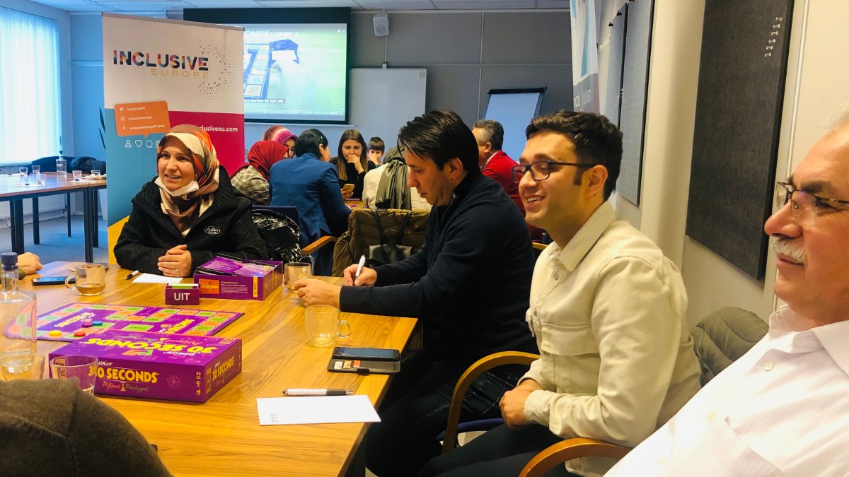 PlatformINS's tweet image. Vandaag hebben we bij ons evenement vanuit Platform INS  samen met de nieuwkomers de Nederlandse taal geoefend met in Nederland geboren mensen.