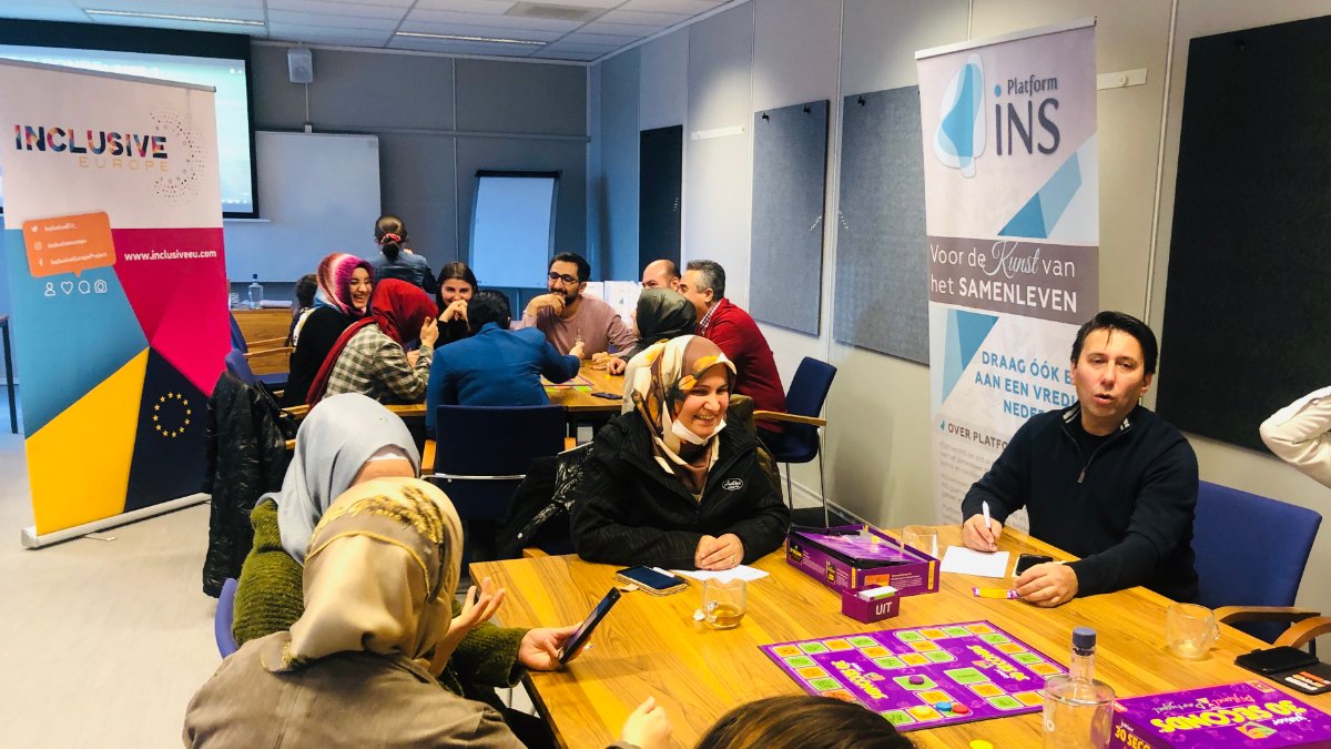PlatformINS's tweet image. Vandaag hebben we bij ons evenement vanuit Platform INS  samen met de nieuwkomers de Nederlandse taal geoefend met in Nederland geboren mensen.