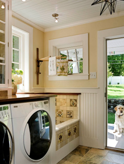 AnnesLands's tweet photo. For a warm-looking laundry room, go with this #colorscheme. #homedecor  https://t.co/fP7dUJansV https://t.co/gVKSn0dVY1