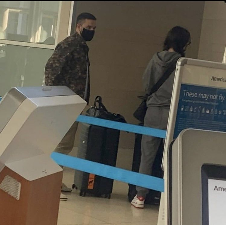 MayaHUpdates's tweet photo. 📸| Maya recientemente en el aeropuerto de Texas https://t.co/GbI50XVz8y