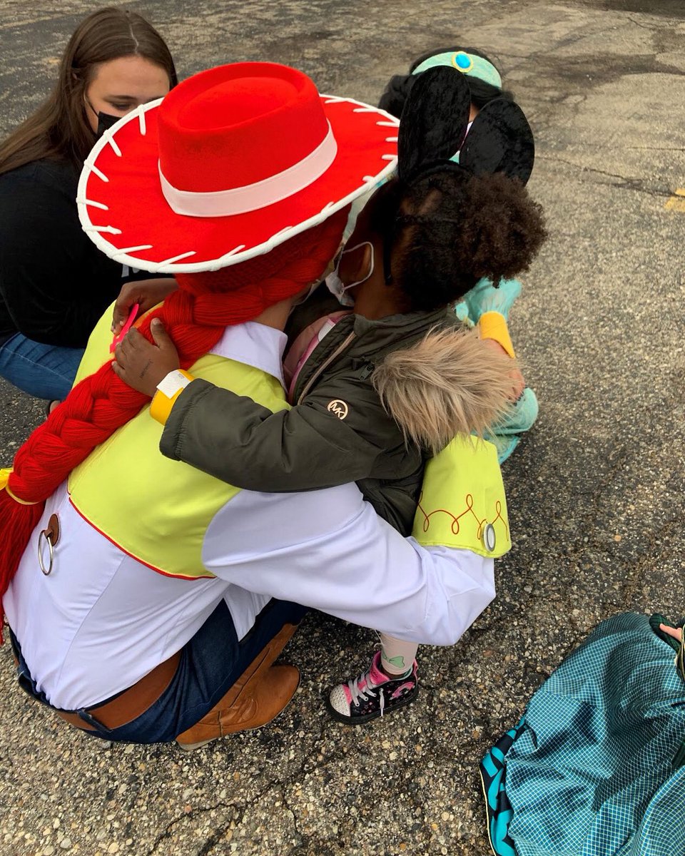 You will ALWAYS have a friend in me❤️
•
•
•
#momentofmagic #amomwmu #bsf #wmu #bravestrongfearless #amom