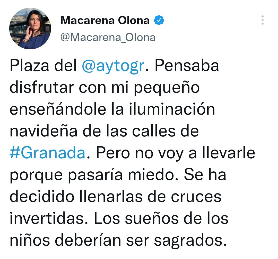 AntonioMaestre's tweet photo. La pobre @Macarena_Olona acaba de descubrir la Cruz de San Pedro o cruz Petrina. Nunca es tarde para conocer la historia del catolicismo, Macarena. https://t.co/wzrR6pwfNf