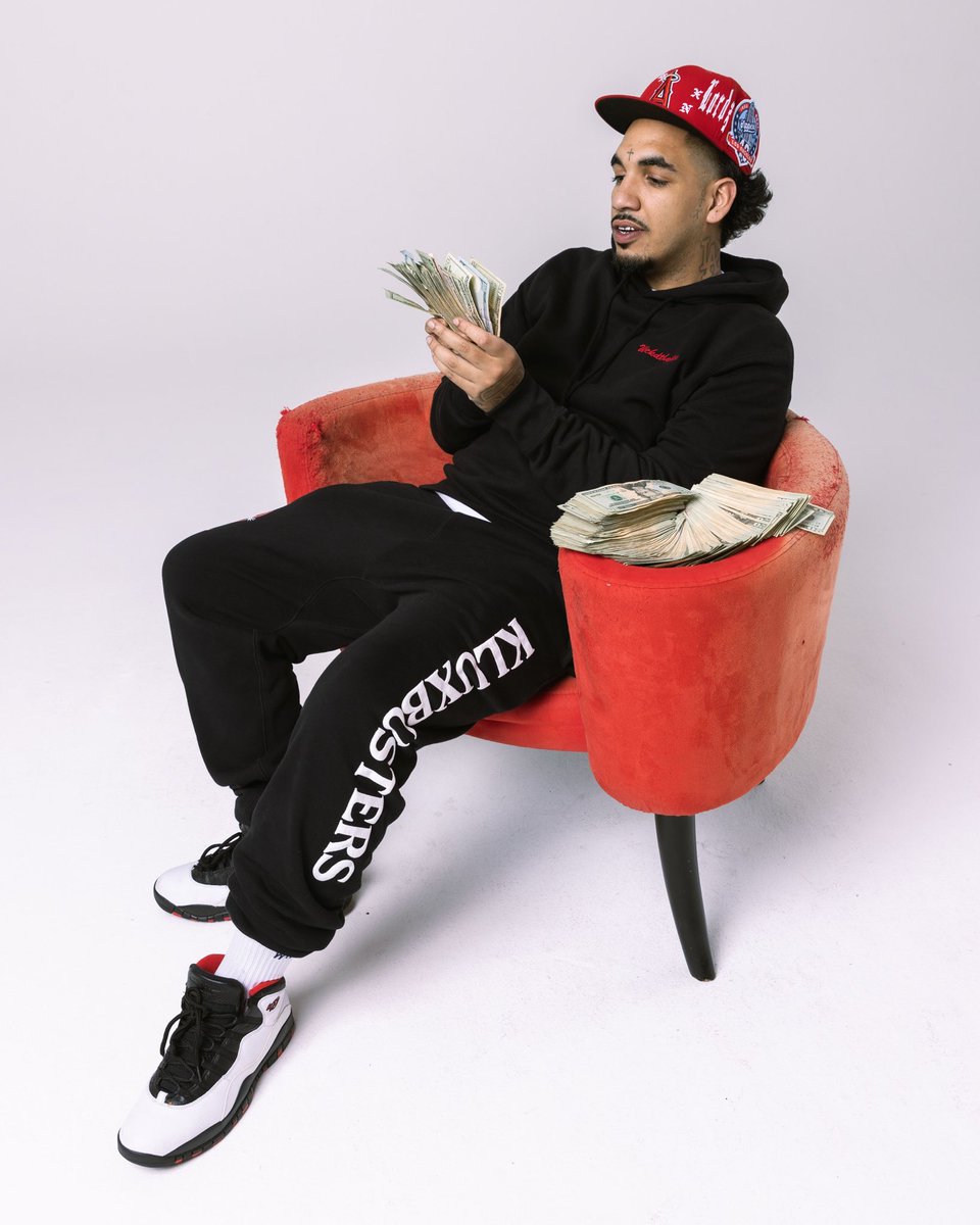 fenix_flexin's tweet photo. ME FOR @WCKDTHGHTS
#KLUXBUSTERS ‼️ https://t.co/viAgffz5W3