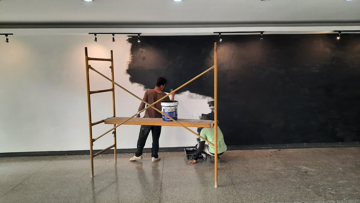 AlejandroLescay's tweet photo. Proceso de montaje....comienza la pasión..🔥🔥🔥🔥🔥
La espera 
15 de diciembre 
5pm 
Galería Galiano https://t.co/ncfx7bNYL4