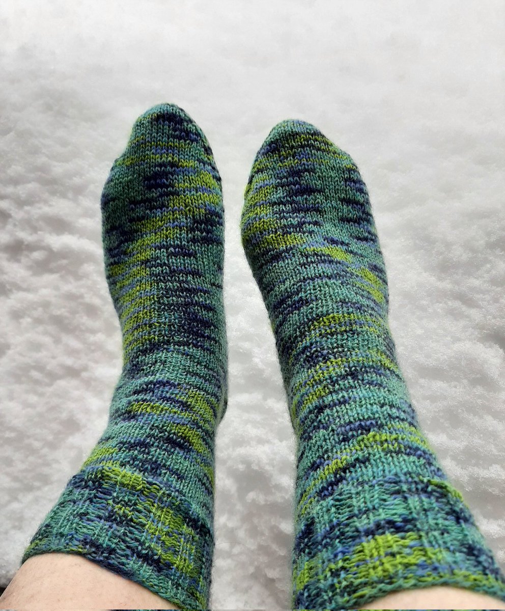 Knitbyfabricole's tweet photo. Plus que 6 paires à tricoter.
Ravie du résultat, j'adore ces couleurs.
#handknit #teamtricot #knitisfun #handsocks #tricoterapia #soks https://t.co/uhzT73uXzy