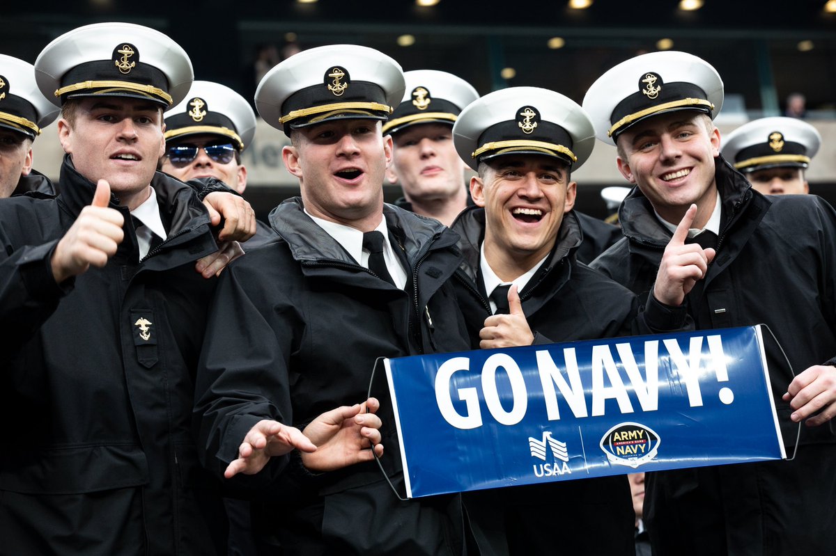 USMC's tweet photo. It’s game day #GoNavyBeatArmy #ArmyNavy https://t.co/M70VdZbBsH
