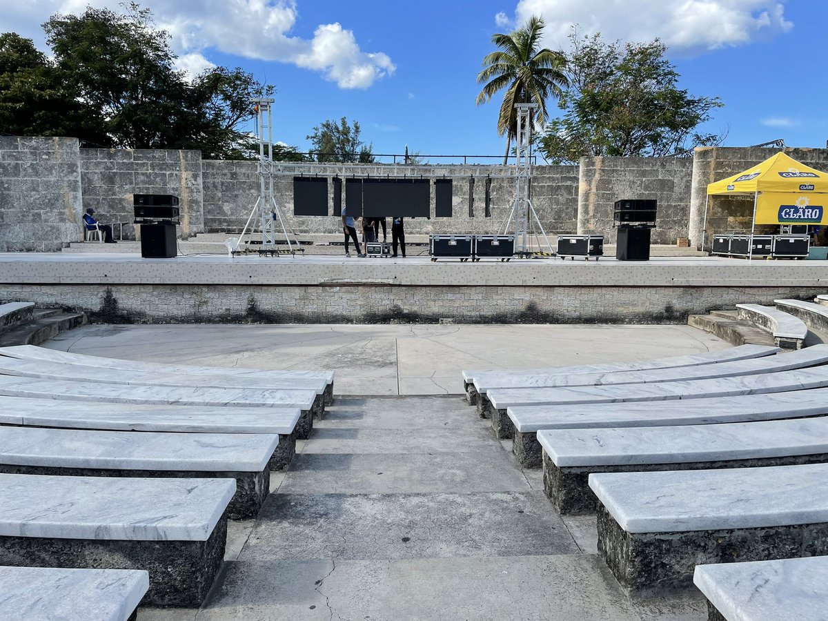 UKinCuba's tweet photo. ¿Vienes esta noche al Anfiteatro del Centro Histórico a nuestra Noche de Cine a Cielo Abierto?
¡Ya nos estamos preparando para recibirte!
Te esperamos a las 6:30 pm junto al Dj ArtFun antes de nuestras dos películas: Pride y Sufragistas.
#BritishWeekCuba https://t.co/uZkSTilk6l