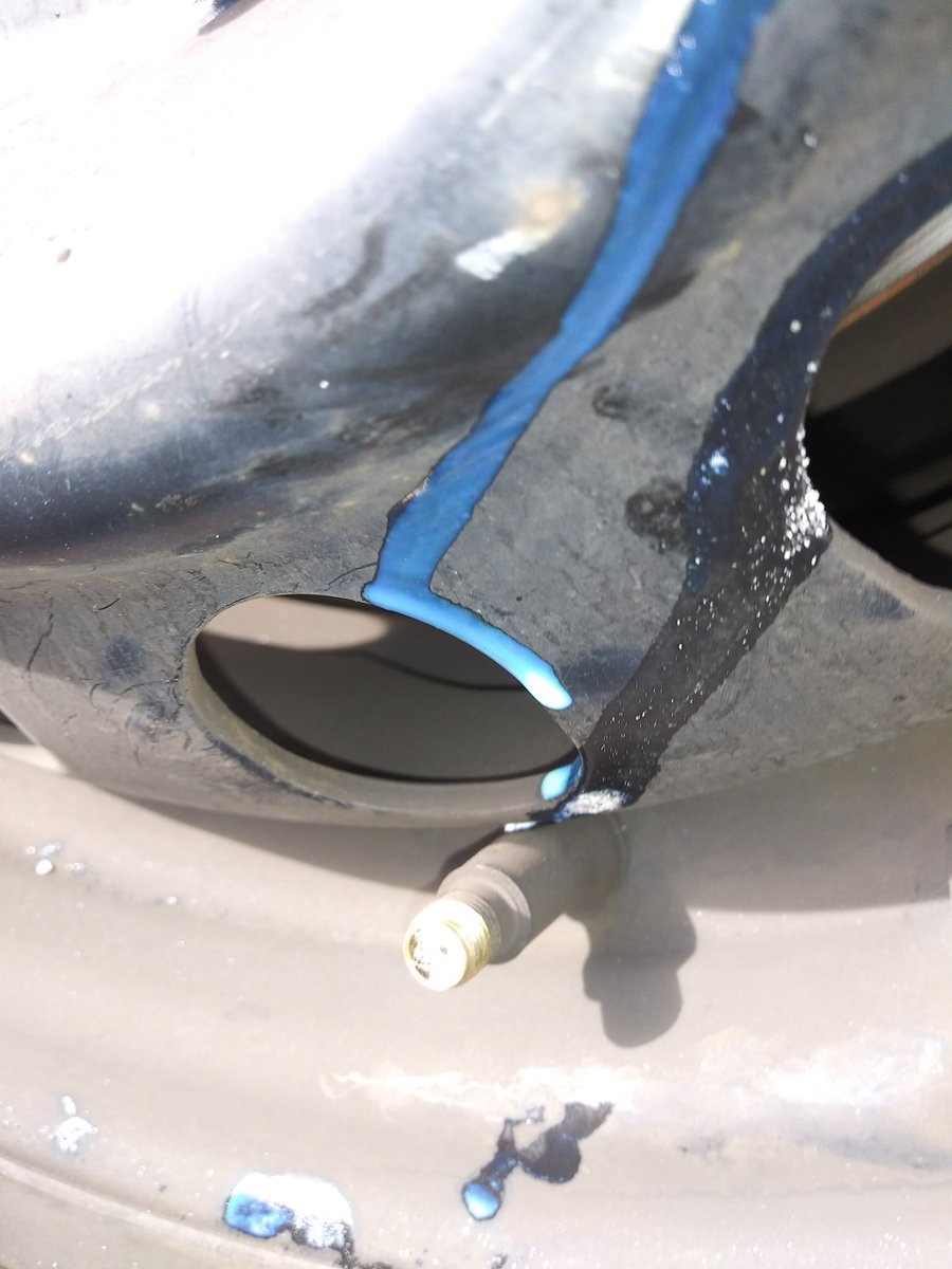 KeiLeoSatoru's tweet photo. I'm officially done with @fixaflat 
Wasted $20 on a brand new can &amp; it legitimately blew up in my face &amp; bruised my mom's finger in less than 3 minutes of use. No longer worth getting if I'm just going to get damn near blinded cause it doesn't work https://t.co/YmN9iuuN9c