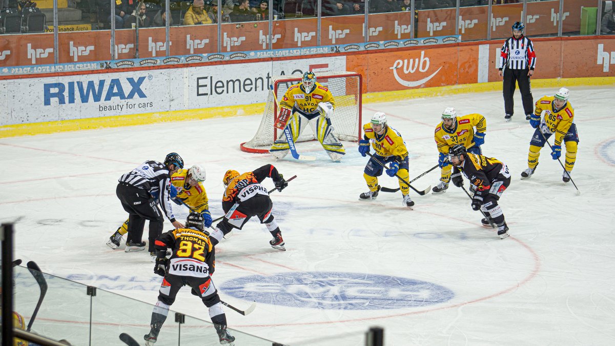 scbern_news's tweet photo. Von Anfang an bereit und bissig! 🔥🐻 Nach 20 Minuten führen wir Dank den Toren von Thierry Bader und Dominik Kahun gegen den @HCDavos_off mit 2:0. #SCBern #SCBHCD https://t.co/ruo14F01sB
