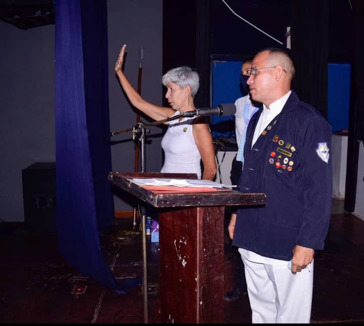 NNuevaesparta's tweet photo. Egresados de la carrera de Técnico Superior Universitario de la UNEFA Núcleo Nueva Esparta realizan juramento de Florence Nightingale pionera en la enfermería moderna https://t.co/ifHL98ZaiE