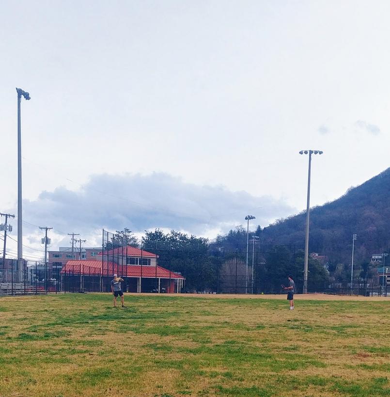 teesandshorts's tweet photo. Home for the Holidays weather in VA is just perfect. #BaseBall #UVAWISE #GBCBaseball
@UVAWiseBaseball @GBC_Baseball
Mom no pics WHAT 😉 https://t.co/fvoHwabrH8