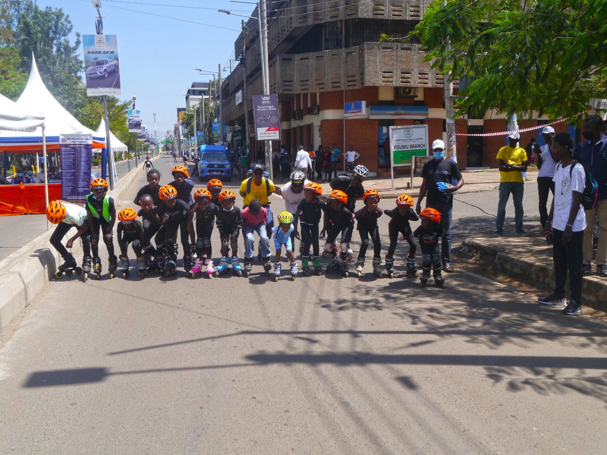 Scenes from the Kisumu Car Free Day earlier today🚶🏿‍♀️🏃🏿‍♀️🏃🏿🚴🏿‍♀️🚴🏿‍♂️ Cities where non-motorised transport is encouraged, lead to reduced dependency on personal vehicles reducing congestion while ensuring accessibility to services is affordable and reliable. #kisumuCarFreeDay