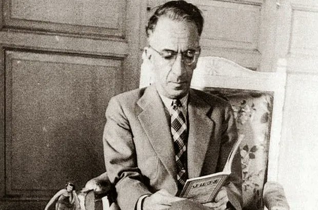 'Mutlu ol çünkü kimse senin üzgün olmanı umursamıyor.' - Peyami Safa