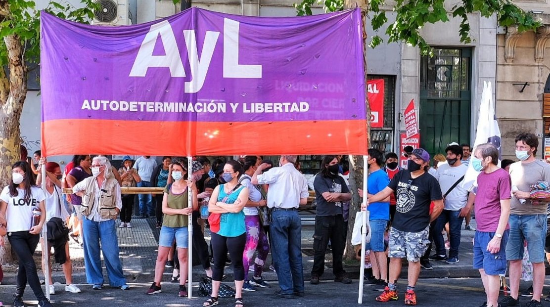 #Ahora marchando para decir NO AL ACUERDO DEL GOBIERNO CON EL FMI ❌

👉 Con el FMI y con la dirigencia vamos a un abismo. Para ellos el pueblo es un objeto que nada puede decidir. Solo aceptar lo que se decida desde arriba.

👉 Decidamos desde abajo cómo enfrentarlos

No al FMI