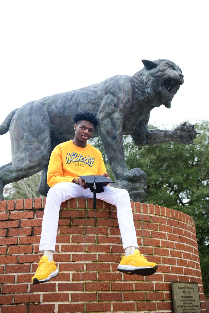 KvngTay20's tweet photo. What was meant for 4, I did in 3, and with no loans at that. 😉 Happy graduation to me 👨🏾‍🎓🙌🏾 Cashapp the graduate. $KvngTay20
📸:@JBPerfectPhotos 
Stole: @hbcugradstoles 
#firstgeneration #hbcugrads #blackgraduates #αφα #1906 #fvsu #fvsu21 #classof21 #teacherbae #blackmaleteachers https://t.co/uidoWpDIYw