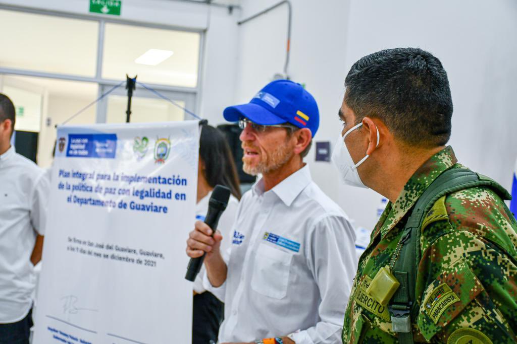 Ejercito_Div4's tweet image. Hoy en San José del #Guaviare junto a @EmilioJArchila, @PosconflictoCO, @RamonRguezA, Director de @UnidadVictimas y Heideer Palacios @GoberGuaviare, participamos de una jornada de #PazConLegalidad. Conocemos el compromiso del @COL_EJERCITO por la seguridad de los territorios.