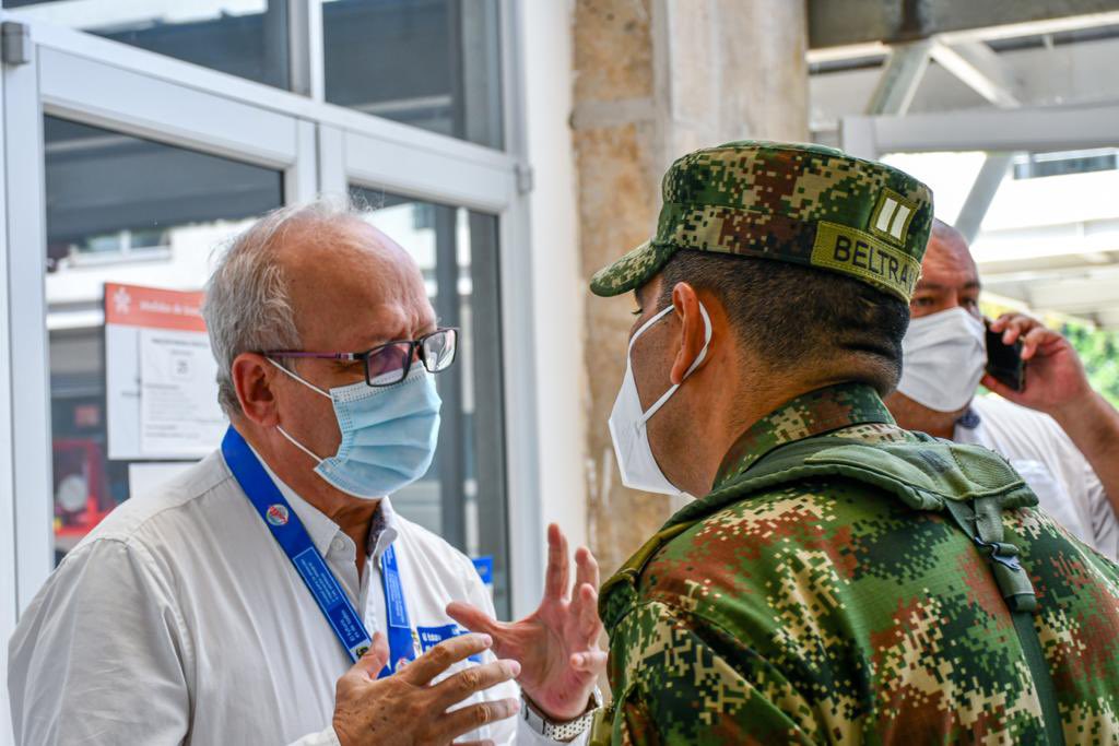 Ejercito_Div4's tweet image. Hoy en San José del #Guaviare junto a @EmilioJArchila, @PosconflictoCO, @RamonRguezA, Director de @UnidadVictimas y Heideer Palacios @GoberGuaviare, participamos de una jornada de #PazConLegalidad. Conocemos el compromiso del @COL_EJERCITO por la seguridad de los territorios.