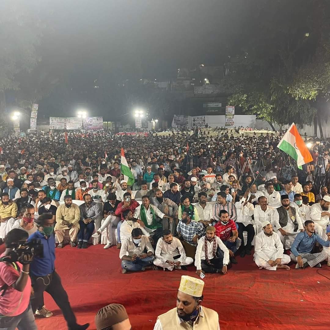 FaiyazAhmed1961's tweet photo. #IntergenerationalMobility - Muslims born in India in 1950s & 60s achieved economic & educational growth compared to their fathers,but born in 70s & 80s lagged behind their fathers and who born in 90s & 2k were far behind their ancestors in terms of education and economy.
(1/2) https://t.co/Jfn4IVzgBN
