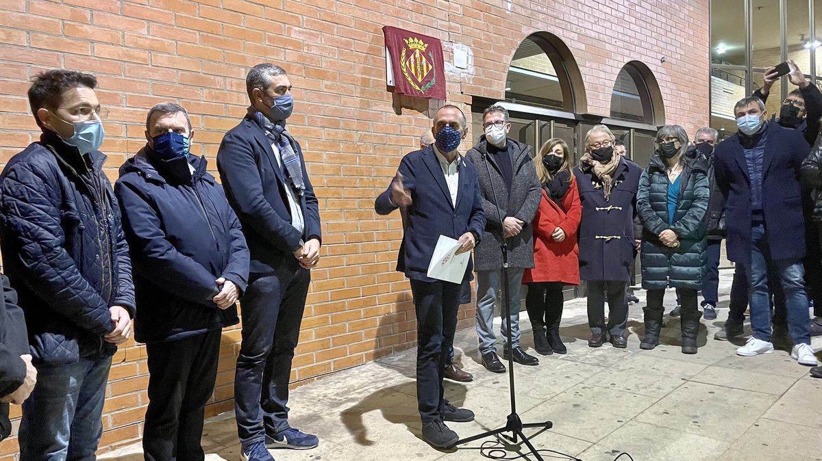 LoJoan's tweet photo. 155.000 vacunes després, molta dedicació del col•lectiu sanitari i comprensió de la ciutadania, el Pavelló Onze de Setembre torna a ser la casa del @LleidaLlista per competir com els millors. Emotiu homenatge al temps que ha estat centre de vacunació i a @Divinafajust. https://t.co/6UQHU0mQyZ