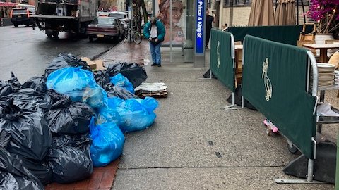 Would @NYC_DOT call this 'activating' or 'putrefying the sidewalk? Yum. Delicious outdoor dining popular -- with rats. Another #AlfrescoFiasco.  @NYCSpeakerCoJo @ebottcher @CMCarlinaRivera @CM_MargaretChin @CMReynoso34 @Salamancajr80 @MarkLevineNYC @GaleBrewerNYC @HelenRosenthal