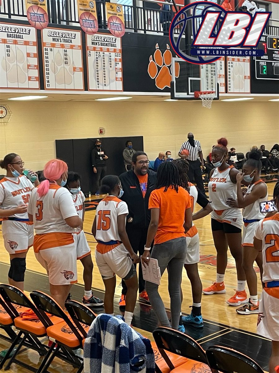 R_SimoneP's tweet photo. Westfield Prep opens up the game with PRESSURE! They jump out to a 15-7 lead quick; Butler Prep needed to talk about it. 

#LBIBestOfMI @LBInsider @LBI_Carolina @LBI_Steve @wadesworld32 @LBIPremierBB @CreatedbyKwalla https://t.co/SmnqJvx0lx