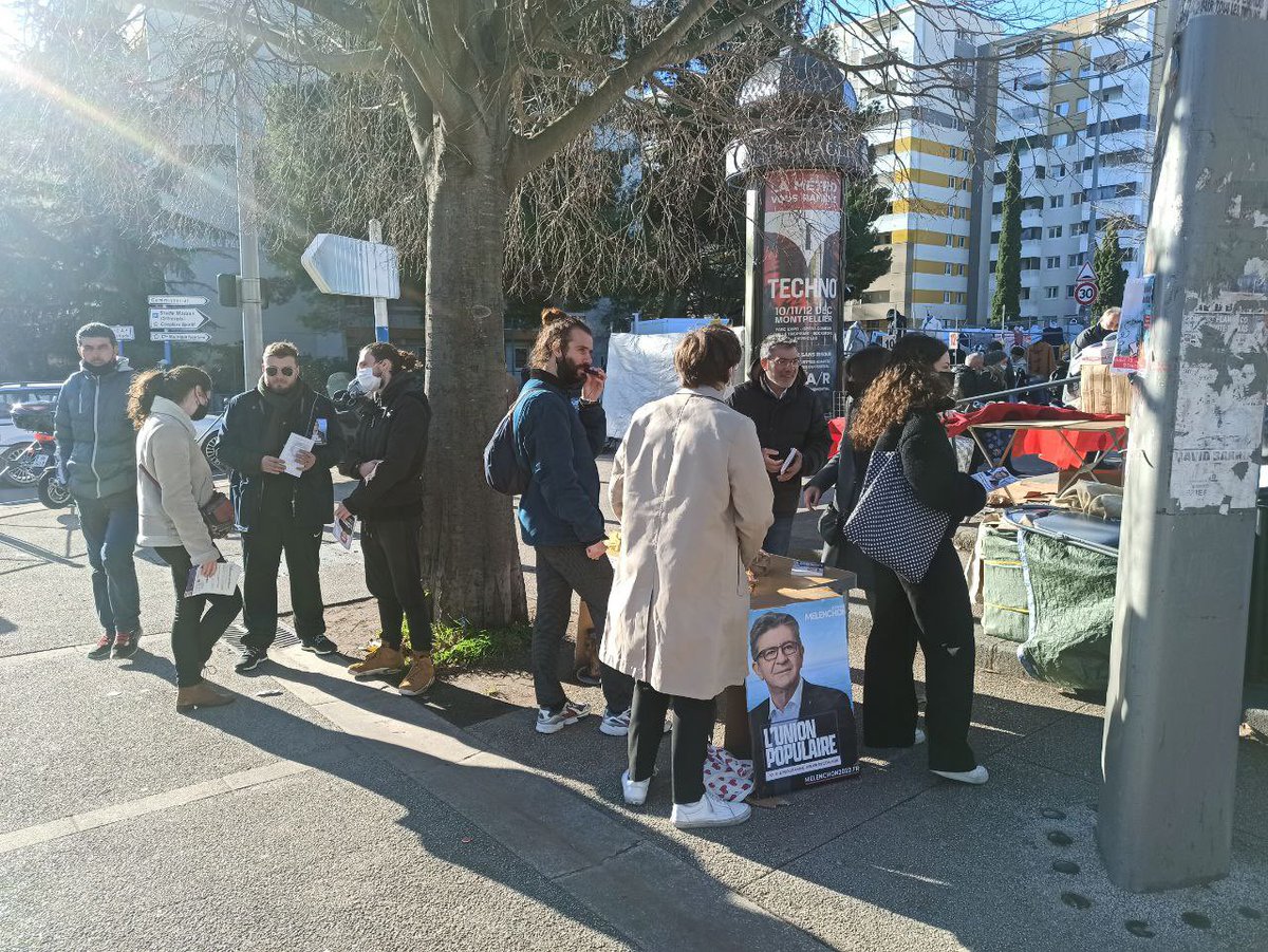 LFIMontpellier's tweet photo. Belle journée militante à La Paillade #Montpellier
📖 Diffusion du #ProgrammeMelenchon au marché le matin
🏘 Porte-à-porte l’après-midi
Accueil chaleureux: « Mélenchon est notre candidat »
On continue 💪 https://t.co/6Akt8oDJan