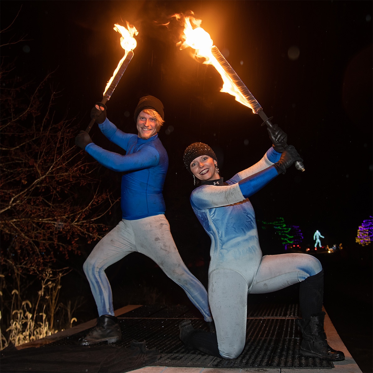 SeversFallFest's tweet photo. This weekend, we're lighting it up in more ways than one! 🔥 Our fire dancers will be here showing off their moves alongside two million lights, holiday music, food and drink vendors and more. Get tickets now at https://t.co/OPvp3FUaqM. #HolidayLightShow #FireDancers https://t.co/7o1NfXREVB
