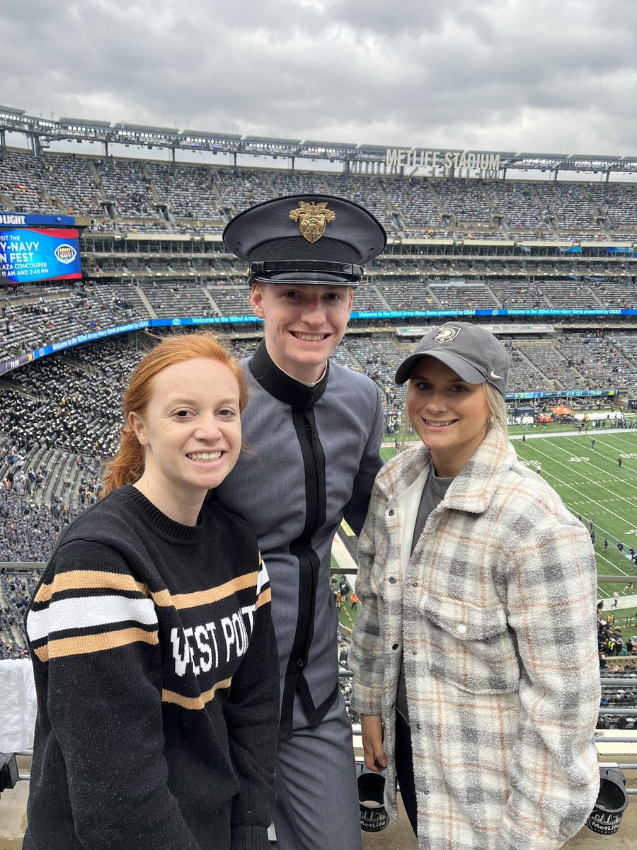 Kimbkeith's tweet photo. #ArmyNavy https://t.co/lrkQBdDCgk