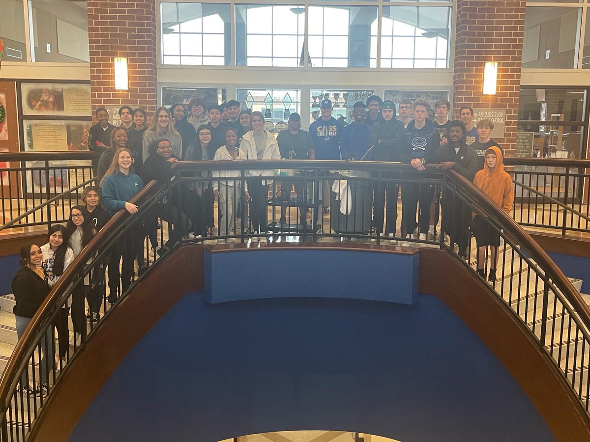 cass_athletics's tweet image. Colonels helping Colonels!!!
Huge Shout-Out as members of HOPE, Beta Club, Leadership Class and the Boys Basketball team spend their Saturday morning cleaning our campus.