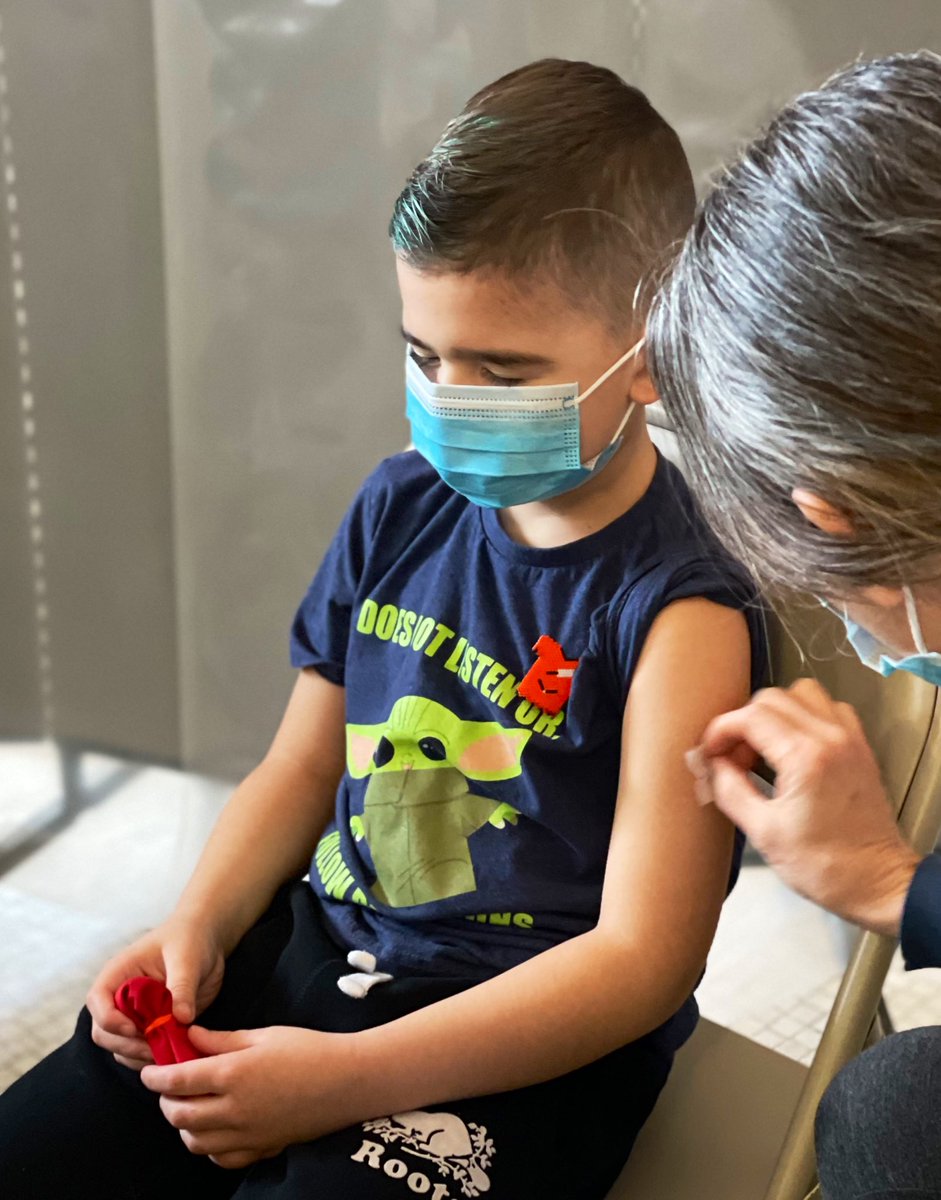 kevin_chief's tweet image. A heartfelt Miigwech to the entire healthcare team at Aboriginal Health &amp;amp; Wellness🙏🏼❤️ Grateful to get my 3rd shot &amp;amp; the #LilChiefs got their 1st #VaccinesSavesLives💉#ColouringBooksAndSmiles😊