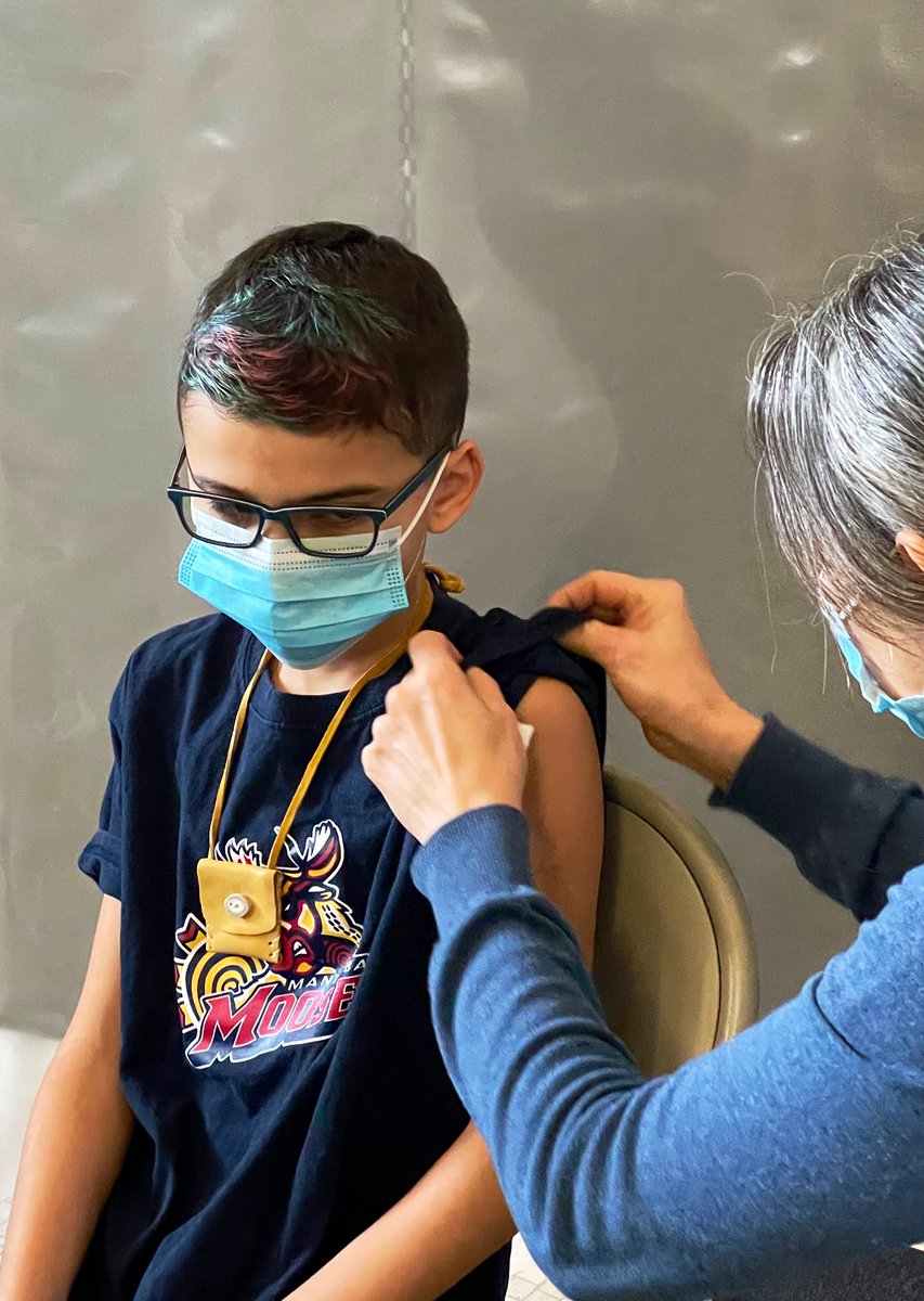 kevin_chief's tweet image. A heartfelt Miigwech to the entire healthcare team at Aboriginal Health &amp;amp; Wellness🙏🏼❤️ Grateful to get my 3rd shot &amp;amp; the #LilChiefs got their 1st #VaccinesSavesLives💉#ColouringBooksAndSmiles😊