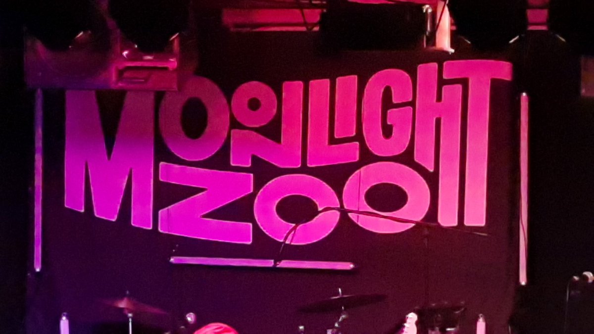 andreaelder1997's tweet photo. Excited for @_MoonlightZoo tonight @PJMolloys. 

First chance I've had to see the lads live. https://t.co/ZYZUEKr5D4