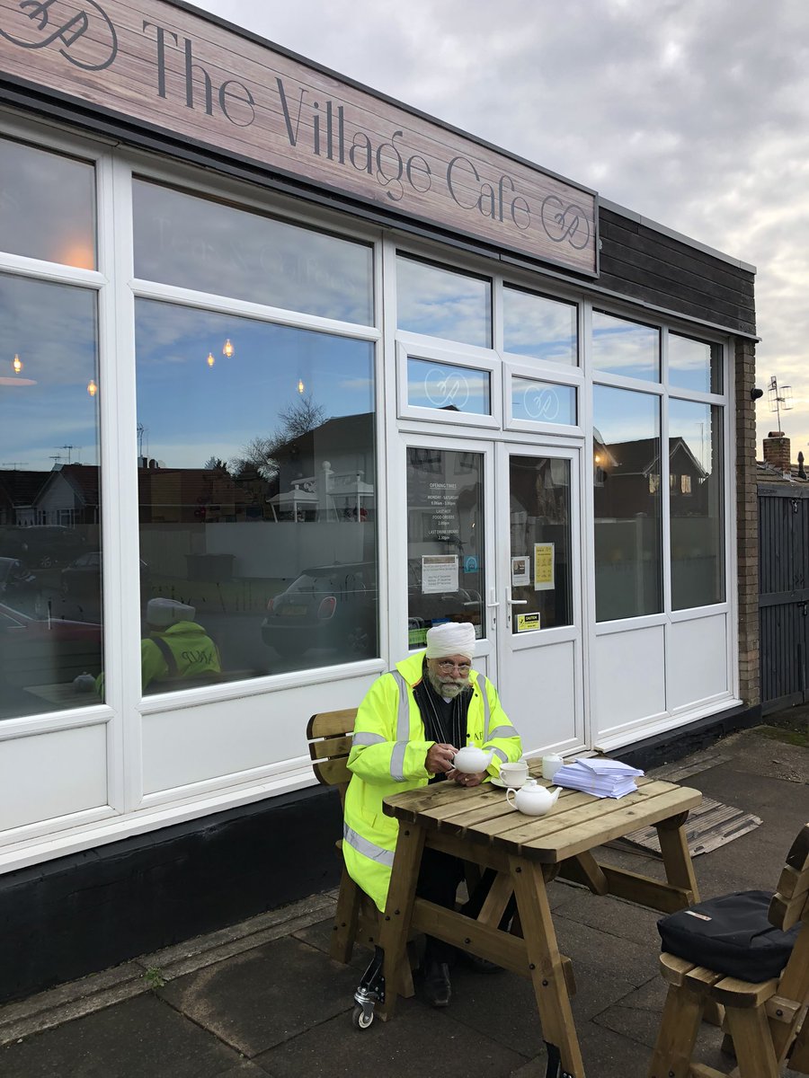 birdijaswant's tweet photo. Next Coming days #BablakeCouncillors will be distributing Christmas & New Year Cards to #BablakeResidents Wishing everyone: “Merry Christmas & Happy New Year” Thanks goes to Bablake Team @TariqMumtaz5 @JanduTarlochan @StevenKeough1 for Delivering Cards to Residents of #Bablake . https://t.co/5FFZ4JVeWc