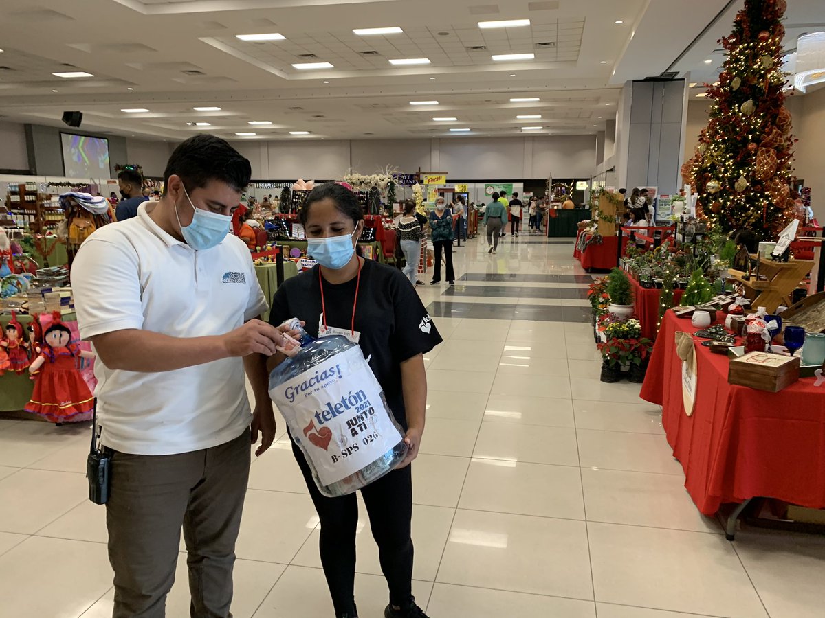 BazarDelSabado1's tweet photo. Hoy en el #BazarDelSabadoNavideño puedes hacer también tu donativo a la @Teleton_Hn ❤️
¡Apoyemos y logremos juntos la meta!
#Expocentro #SPS https://t.co/Qbkp54fZDH