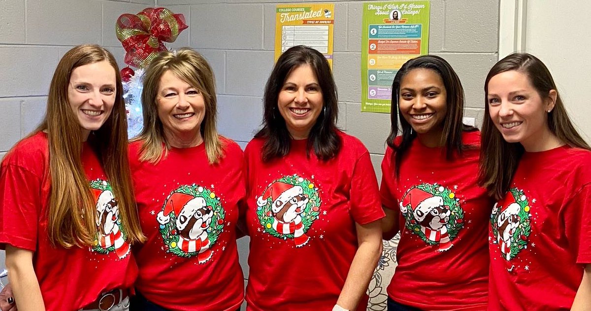 ChristinaDodge4's tweet photo. It was a Buc-ee’s Christmas Day in the office @rossvilleacad 🦫 https://t.co/6qT5Wd7rWV