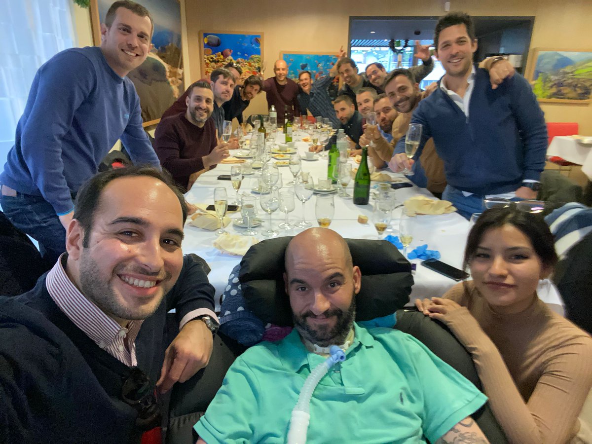 pons_sabate's tweet photo. Comida de celebración pre Navideña con mis amigos de la infancia. 🥳🍾❤️

Son muy energúmenos pero se hacen querer. ❤️😂

¡VIVA LA VIDA! https://t.co/evMK9oTFsT