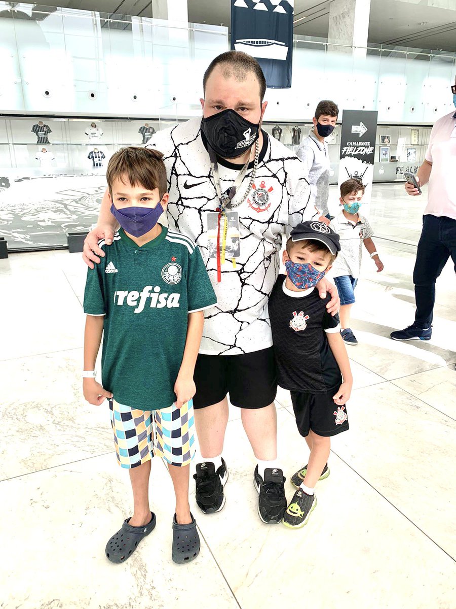 luisbutti's tweet photo. Quando eu falo que todos do bem, são bem-vindos, é porque são bem-vindos. 

O carinho das crianças do Tour é inesgotável e não enxerga o ódio. 

Hoje eu sou o Butti de TODAS as crianças. Não só das corinthianas 

Eu amo vocês. Muito. https://t.co/KDn7IcUZxf