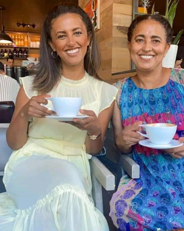 sammyoethio's tweet photo. እምዬ ኢትዮጵያ መኃፀነ ለምለም 
የጀግና መፍለቂያ ከቶ እንዳቺ የለም! 

ለኢትዮጵያችን መስዋዕትነት ለከፈሉትና መስዋዕትነት በመክፈል ላይ ላሉት በሙሉ እግዚአብሔር ውለታቸውን ይቁጠርልን! እኛም እዳ አለብን!  @HermelaTV #EthiopiaPrevails @AbiyAhmedAli https://t.co/Mlu5fEUvAI