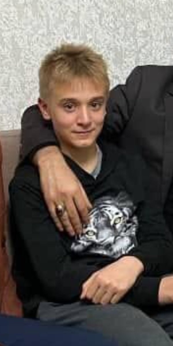 10 Aralık 2015'te Diyarbakır/Sur'da şehit olan bomba uzmanı babası Haydar Çetin'in cenazesindeki görüntüsü ile hafızalara kazınan  Eymen büyümüş genç delikanlı olmuş. Allah bahtını açık eylesin..