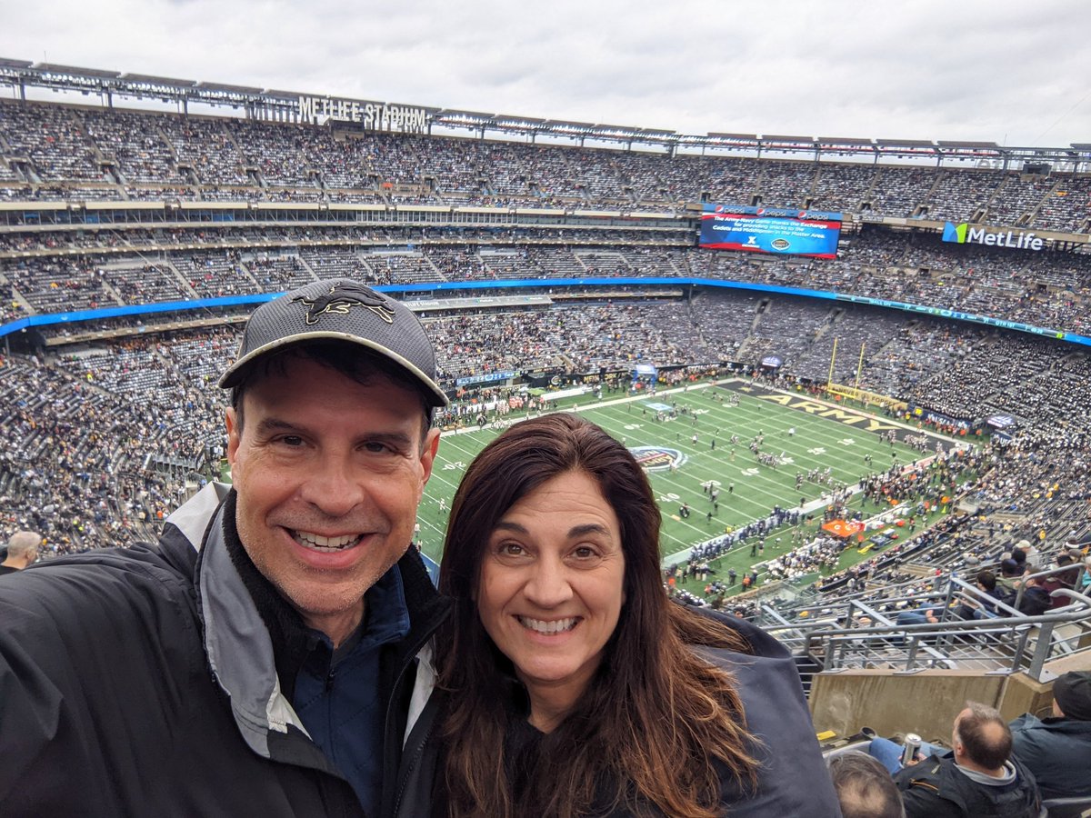 JohnJSalgado's tweet photo. #ArmyNavy https://t.co/qigFwJhVhB