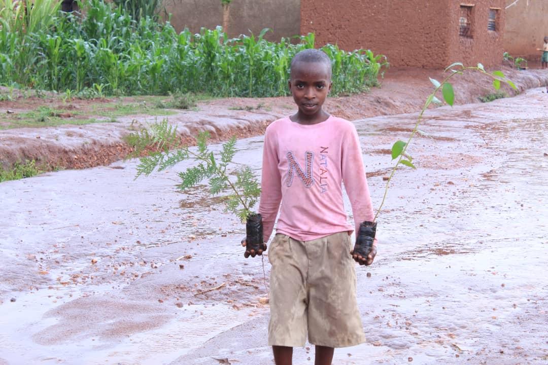 EmmanuelNiyoya's tweet image. We must #plant a tree for the benefit of another age and future generation.
#ClimateAction 

@vanessa_vash @klimaliste_nds @NABU_de @FFFWalsrode @Europeantrees @trilliontrees  @treeapp_uk @katharinasimons @climate_kate