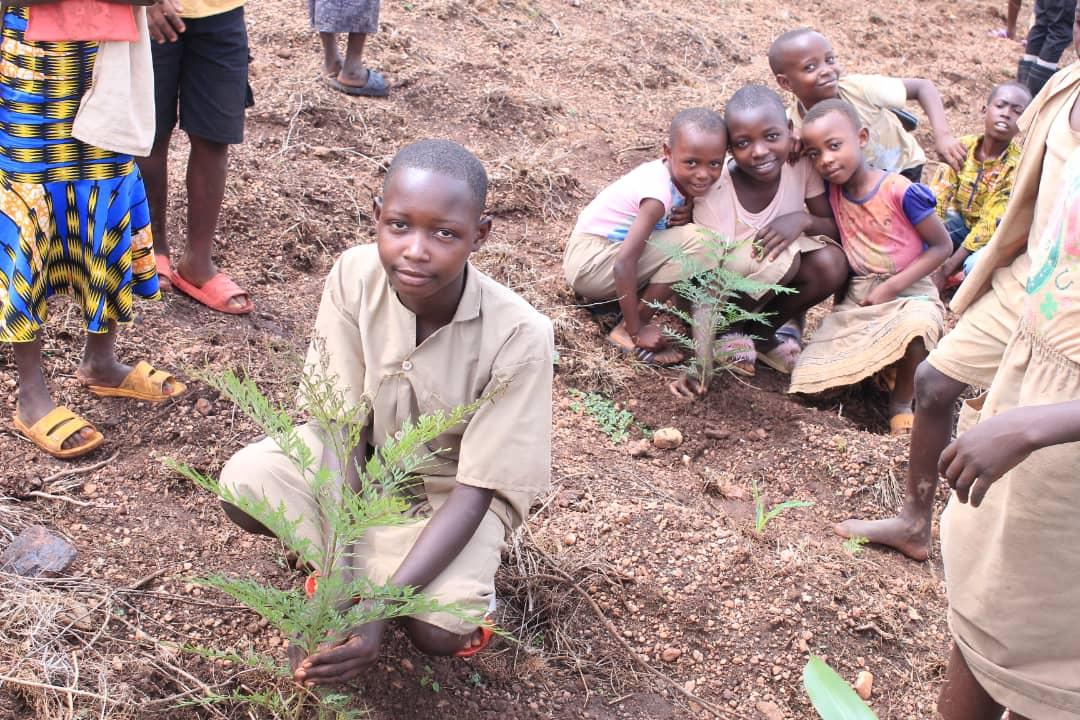 EmmanuelNiyoya's tweet image. We must #plant a tree for the benefit of another age and future generation.
#ClimateAction 

@vanessa_vash @klimaliste_nds @NABU_de @FFFWalsrode @Europeantrees @trilliontrees  @treeapp_uk @katharinasimons @climate_kate