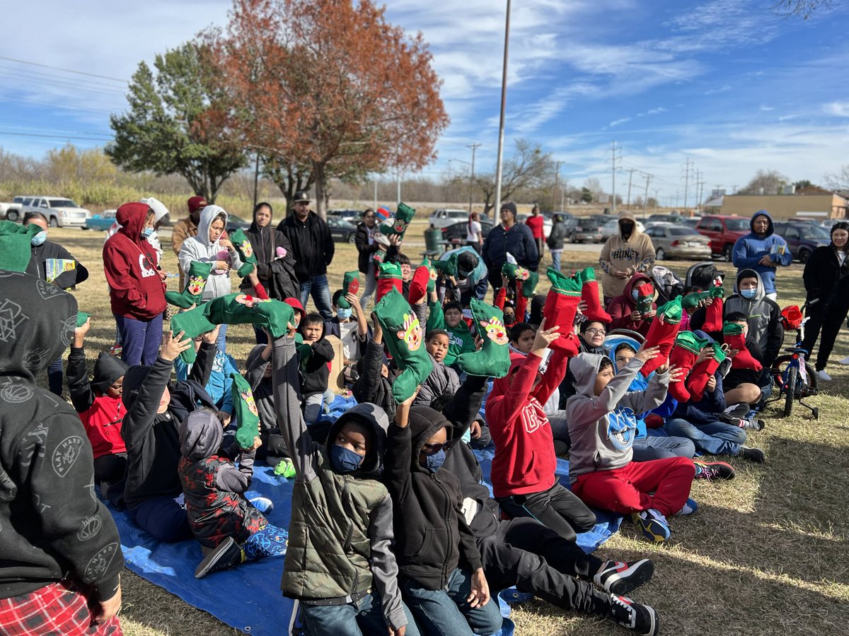 fwpdchiefnoakes's tweet photo. Another wonderful @fortworthpd and #METRO #Christmas event at Rosedale Plaza Park in #StopSix. Thanks to all who came out and participated! @FortWorthParks https://t.co/R7wharqtRb