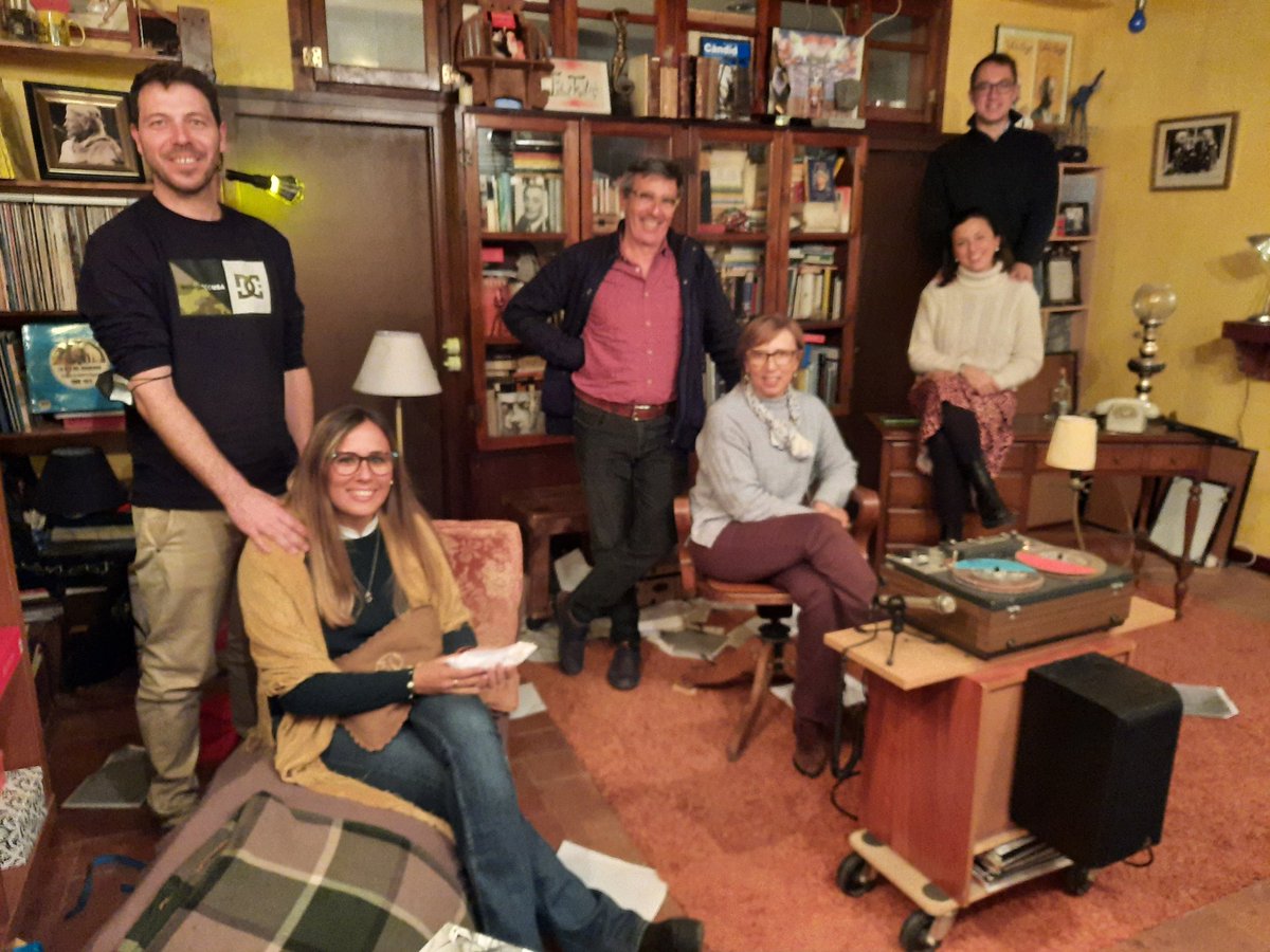 MPeraferrer's tweet image. Aquest grup són els espectadors i espectadores d'avui dissabte 11. Funció general 524 i 68 de teatre al menjador del monòleg LA VIDA SECRETA DE TENNESSEE WILLIAMS!Avui, com sempre, hem fet l'obra junts. Si voleu viure-ho vosaltres també, podeu reservar a: marti0203@gmail.com ❤