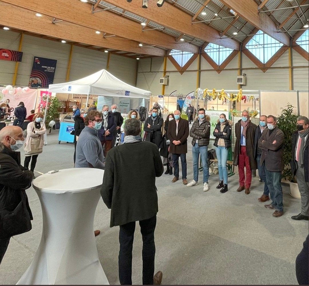 pinonjl's tweet photo. Inauguration du village gourmand 
#groupama https://t.co/ocQguF0Dvp