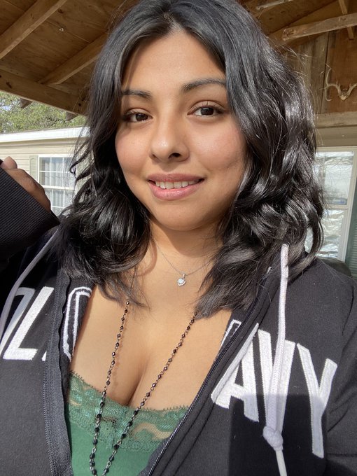 Enjoying this lovely weather today 🍃 💨 https://t.co/WLApc5Ybtg