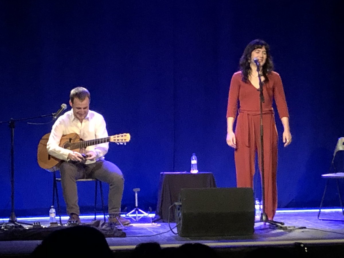 La millor manera de tancar el dissabte és amb la veu melisa de la @LiaSampai a @elcircol de Badalona. Molt recomanable!