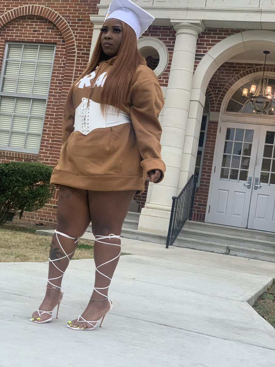 TheeRealKenDoll's tweet photo. Kendra Monik Thomas, B.A. Psy 🧠‼️  I’m finally an Alumna 👩🏾‍🎓 #fvsu #HBCUGrad https://t.co/UtmBnpKSlq