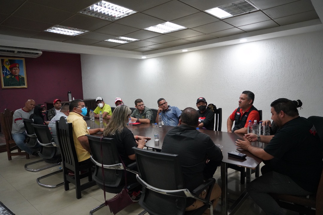 Dirección Nacional #TUPAMARO, sostiene encuentro entre hermanos con el Alcalde del municipio San Joaquín, Edo. Carabobo <a href="/Diegorcorrales/">Diego Corrales</a>, en el marco del respeto dentro de las contradicciones, para el fortalecimiento de la unidad Revolucionaria.
¡Unidad, Lucha, Batalla y Víctoria!